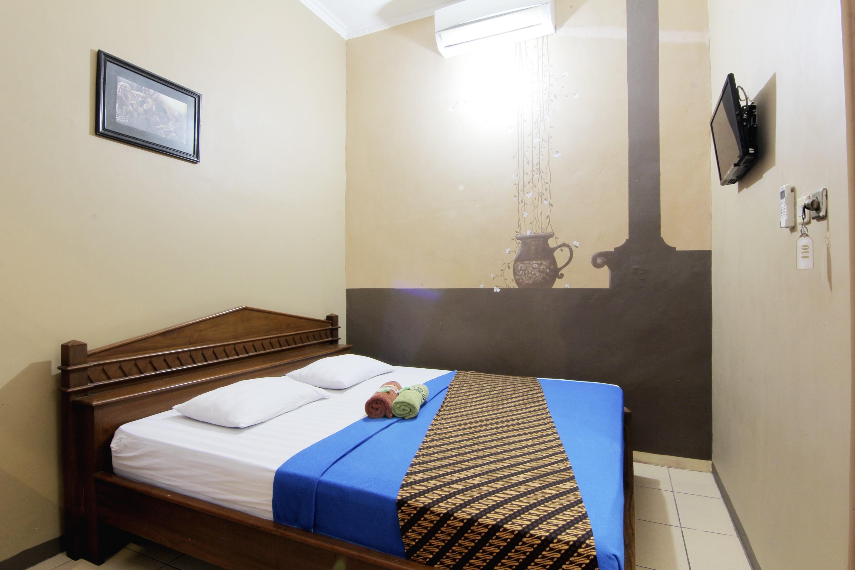 Monica Hotel Джокьякарта Экстерьер фото