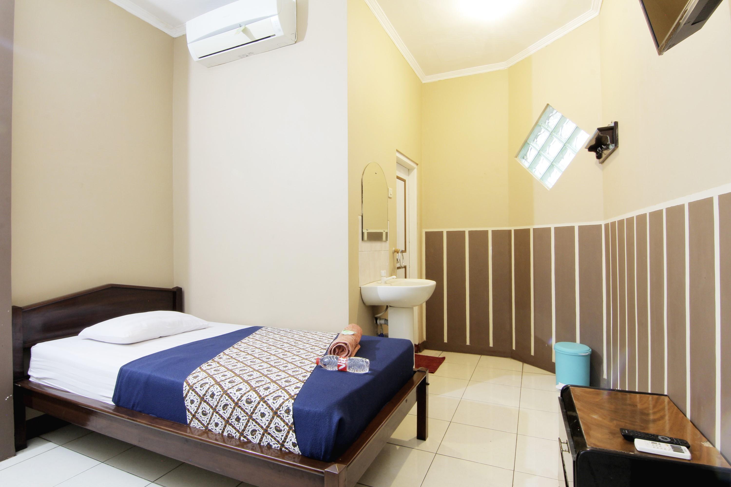 Monica Hotel Джокьякарта Экстерьер фото