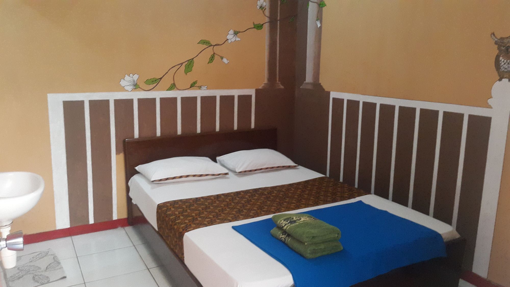 Monica Hotel Джокьякарта Экстерьер фото